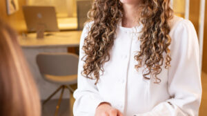 Dra. Caíssa Bezerra da Andrade Médica Neurologista CRM-MG: 58887 RQE: 38595