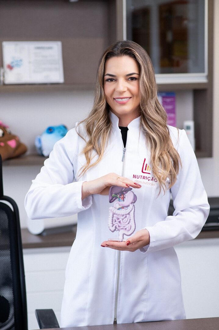 Luciana Monteiro CRN9 – MG 27107 /CRN3 – SP 21084 NUTRICIONISTA