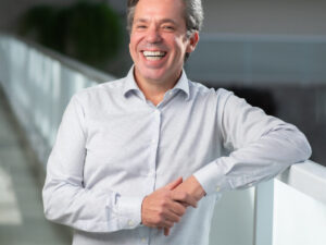 Dr. ALCIDES MOSCONI NETO CRM MG 39284 – RQE 56293 – CRM SP 102690 – RQE 108489