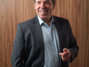 Dr. ALCIDES MOSCONI NETO CRM MG 39284 – RQE 56293 – CRM SP 102690 – RQE 108489