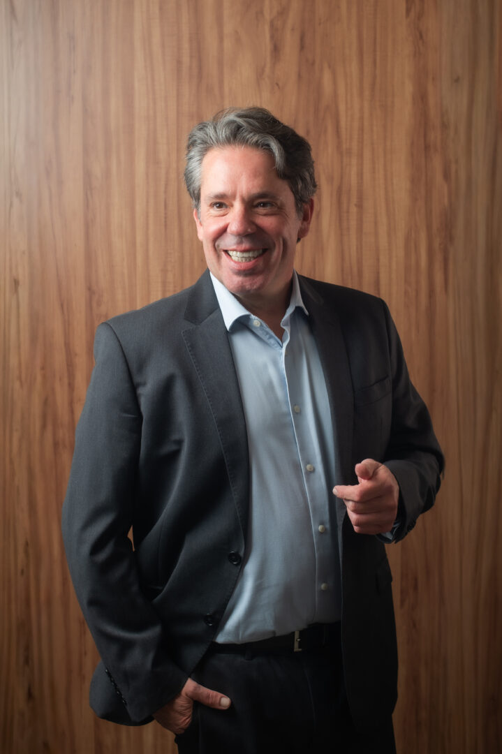 Dr. ALCIDES MOSCONI NETO CRM MG 39284 – RQE 56293 – CRM SP 102690 – RQE 108489