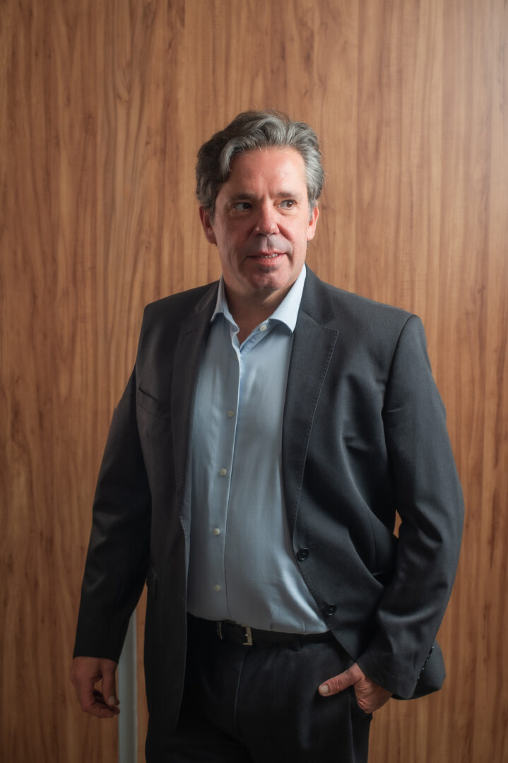 Dr. ALCIDES MOSCONI NETO CRM MG 39284 – RQE 56293 – CRM SP 102690 – RQE 108489