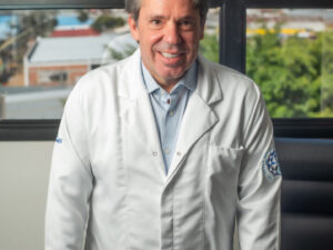 Dr. ALCIDES MOSCONI NETO CRM MG 39284 – RQE 56293 – CRM SP 102690 – RQE 108489
